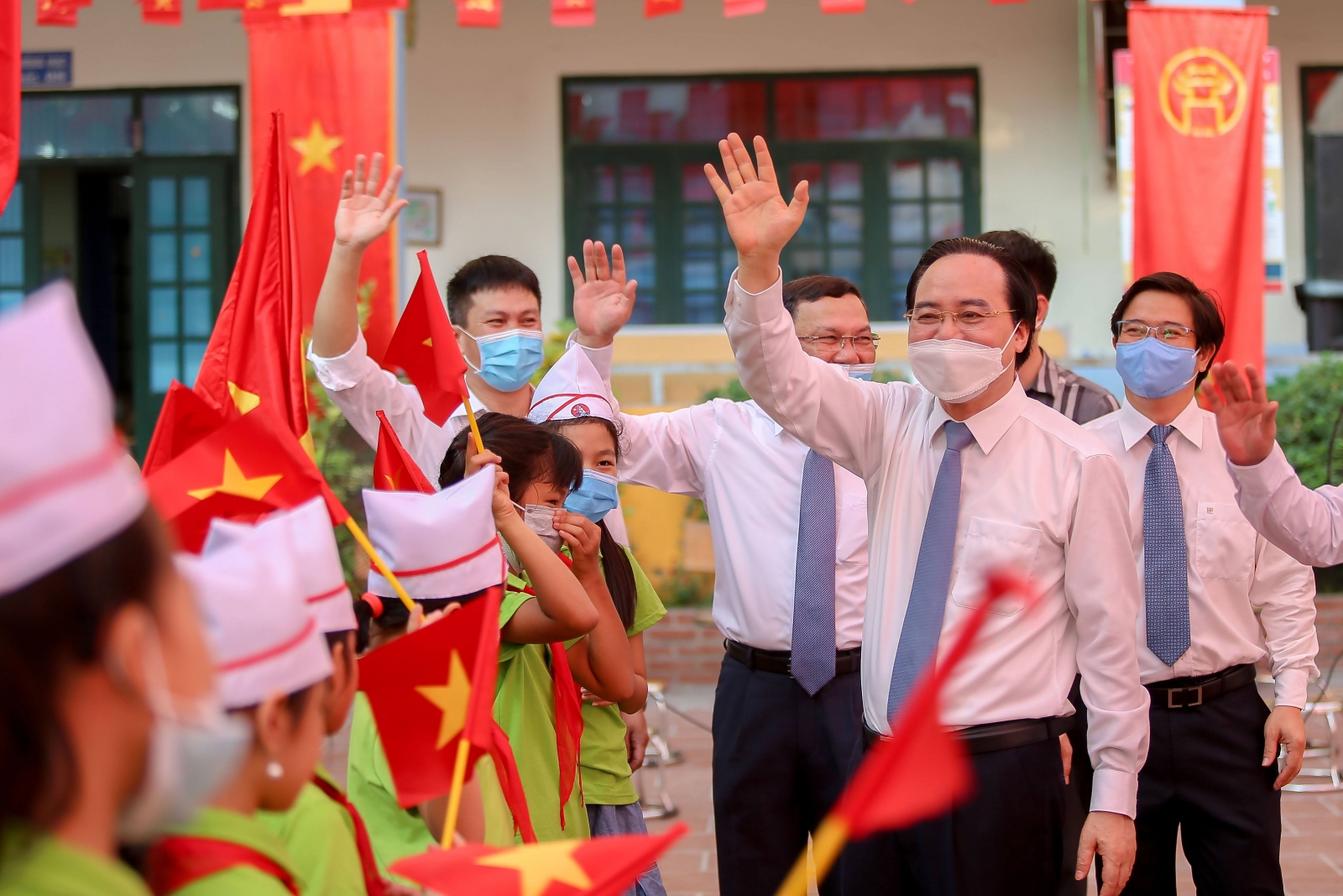 Bộ trưởng Phùng Xuân Nhạ: Tạo điều kiện tốt nhất để GV phát triển nghề nghiệp - Ảnh minh hoạ 2