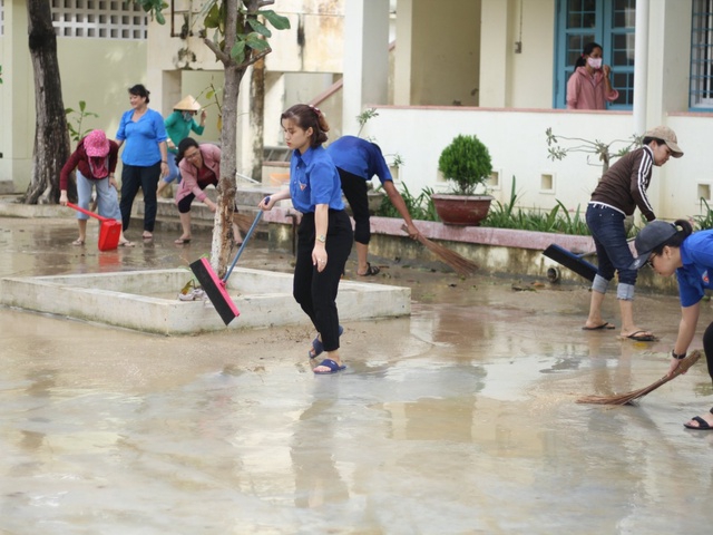 Bình Định: 35.000 học sinh chưa thể đến trường do ngập lụt