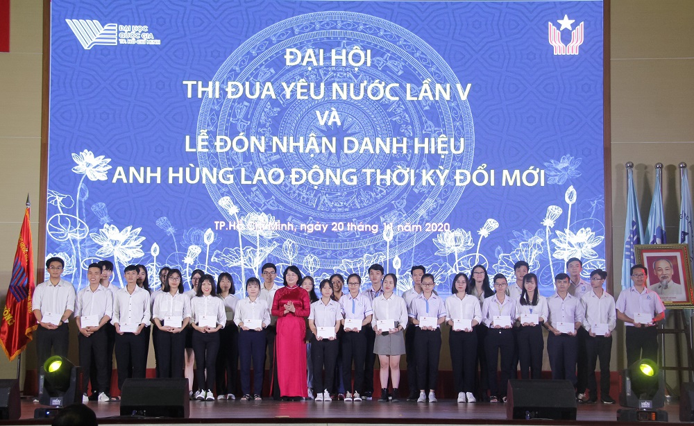 ĐHQG TP.HCM đón nhận danh hiệu Anh hùng Lao động thời kỳ đổi mới - Ảnh minh hoạ 3