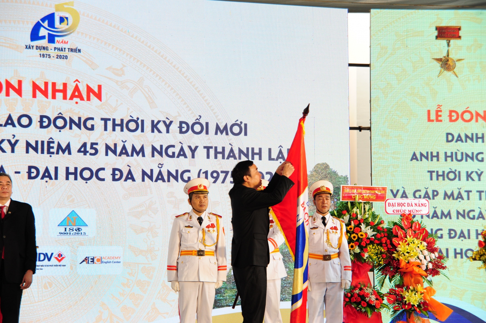 Trường ĐH Bách khoa Đà Nẵng đón danh hiệu Anh hùng lao động thời kỳ đổi mới - Ảnh minh hoạ 2