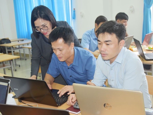 Bồi dưỡng phương pháp dạy học cho giáo viên cốt cán 3 tỉnh miền Trung