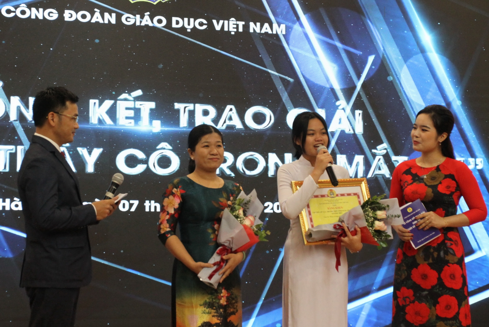 Trao giải cuộc thi Thầy cô trong mắt em - Ảnh minh hoạ 12