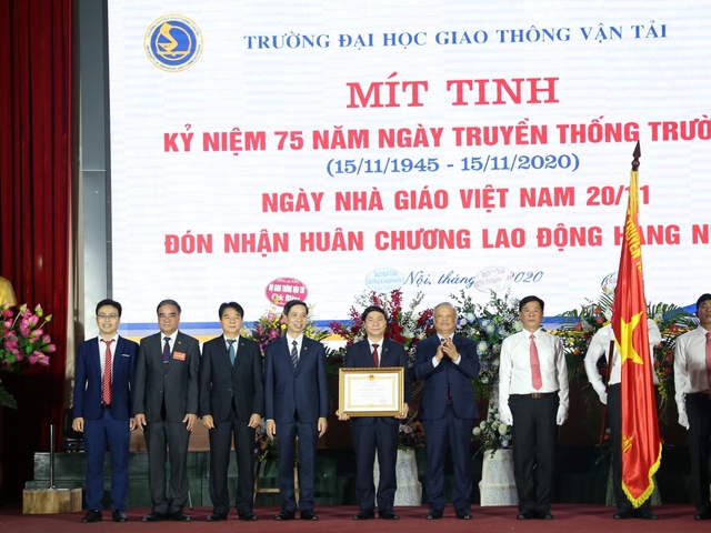 Trường ĐH Giao thông Vận tải đón nhận Huân chương Lao động hạng Nhất lần thứ ba