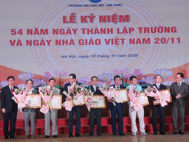 Trường ĐH Mỏ - Địa chất kỷ niệm 54 năm ngày thành lập