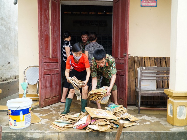 Trường học Nghệ An bị ảnh hưởng mưa lũ: Nước rút đến đâu, dọn dẹp đến đó