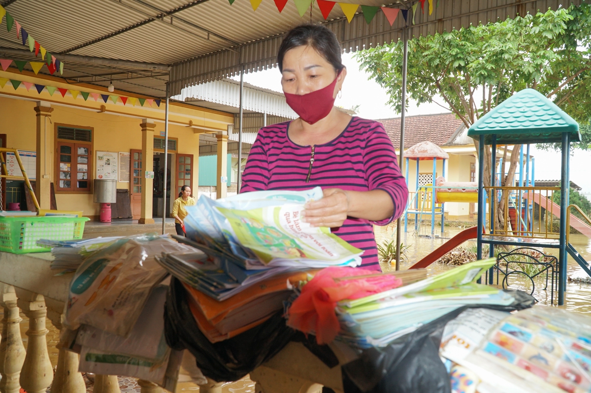 Trường học Nghệ An bị ảnh hưởng mưa lũ: Nước rút đến đâu, dọn dẹp đến đó - Ảnh minh hoạ 4