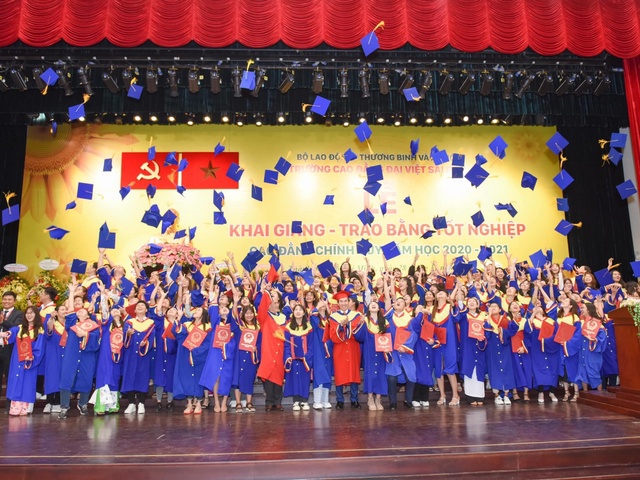 Trường Cao đẳng Đại Việt Sài Gòn đón gần 1.300 tân sinh viên