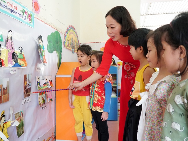Gỡ khó tăng cường tiếng Việt với học sinh dân tộc thiểu số