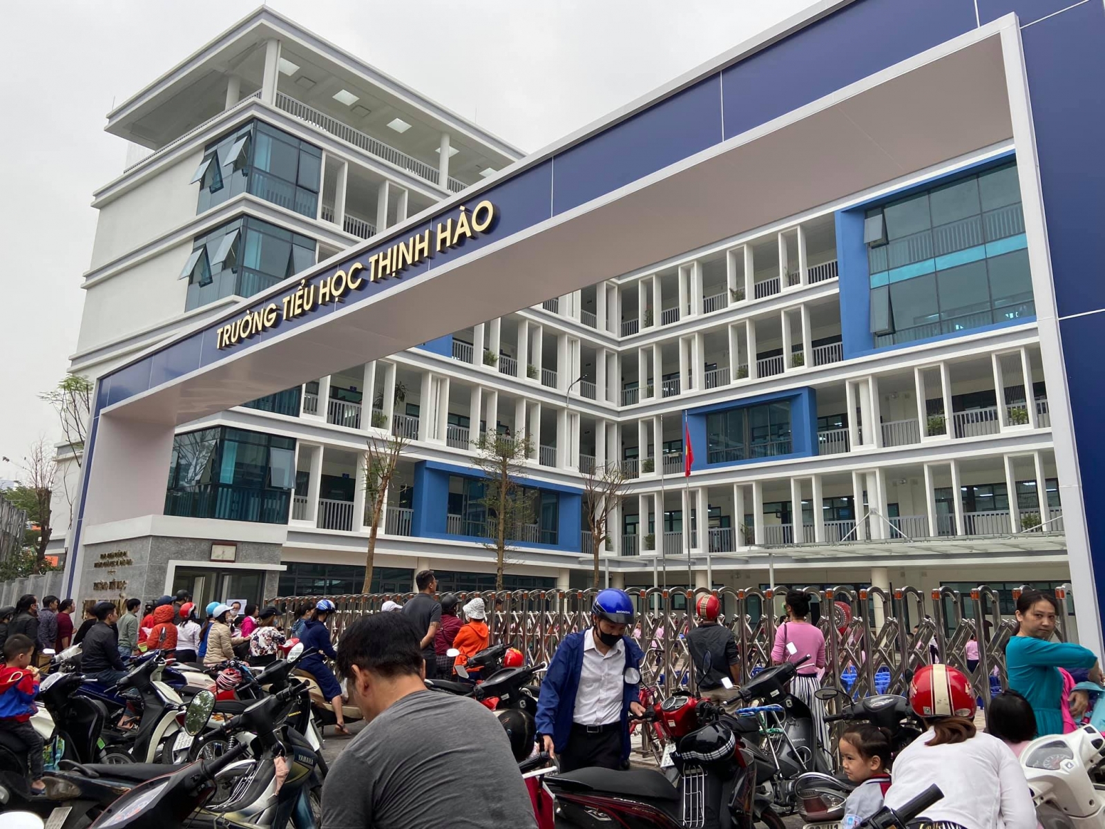 Hà Nội: Gắn biển công trình trường học chào mừng Đại hội XIII của Đảng - Ảnh minh hoạ 2
