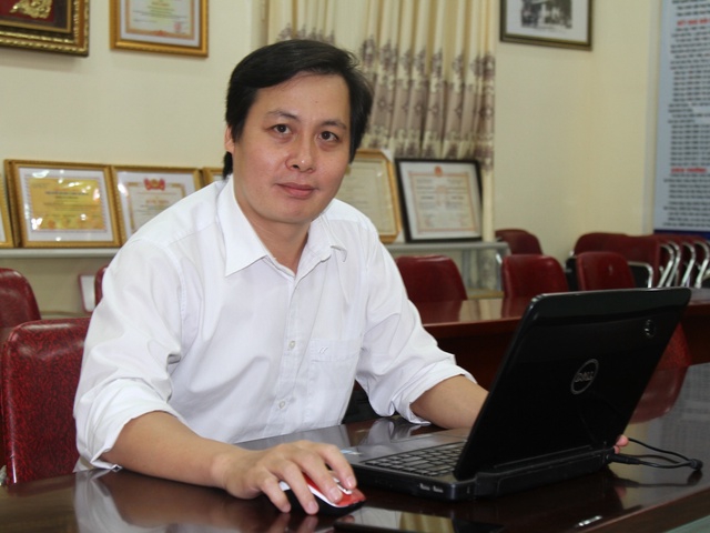 Thầy giáo Vũ Công Minh: "Yêu nghề tôi nguyện cống hiến sức trẻ"