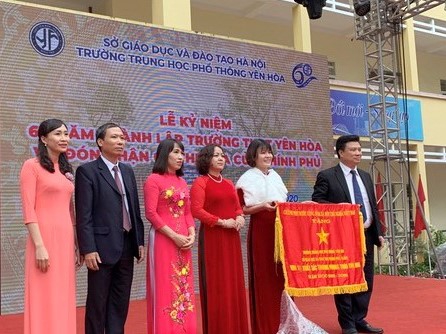 Trường THPT Yên Hòa (Hà Nội) đón nhận Cờ thi đua của Chính phủ - Ảnh minh hoạ 4