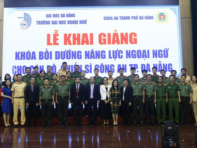 Khai giảng lớp bồi dưỡng ngoại ngữ cho cán bộ chiến sỹ CATP Đà Nẵng