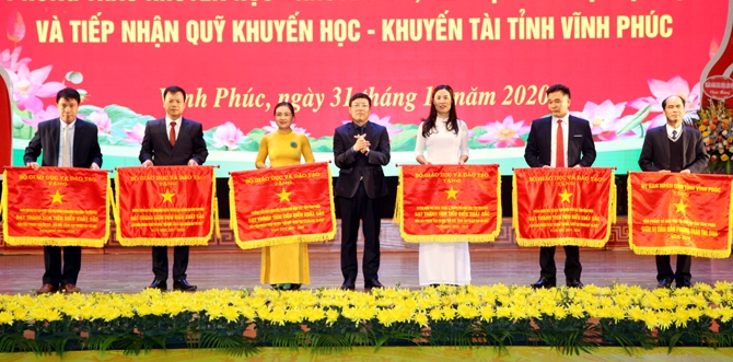 Vĩnh Phúc: Tôn vinh 124 điển hình ngành GD và phong trào khuyến học - khuyến tài - Ảnh minh hoạ 4