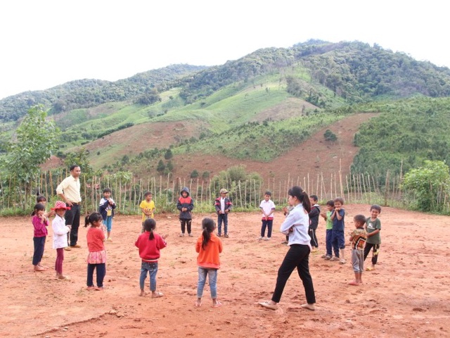 Trao yêu thương, nhân hy vọng với học sinh vùng khó