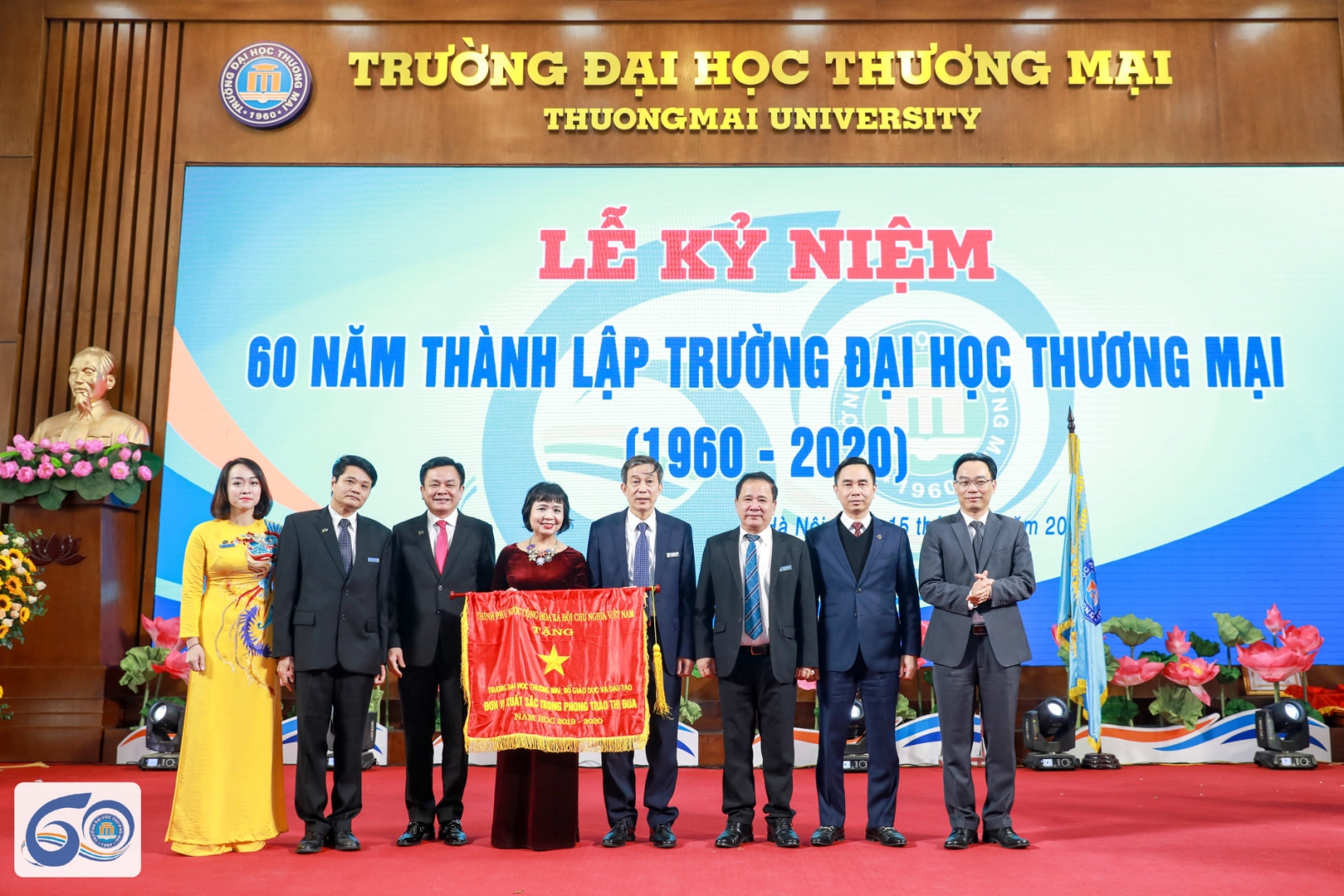 Trường Đại học Thương mại nhận Cờ thi đua của Chính phủ nhân 60 năm thành lập - Ảnh minh hoạ 3