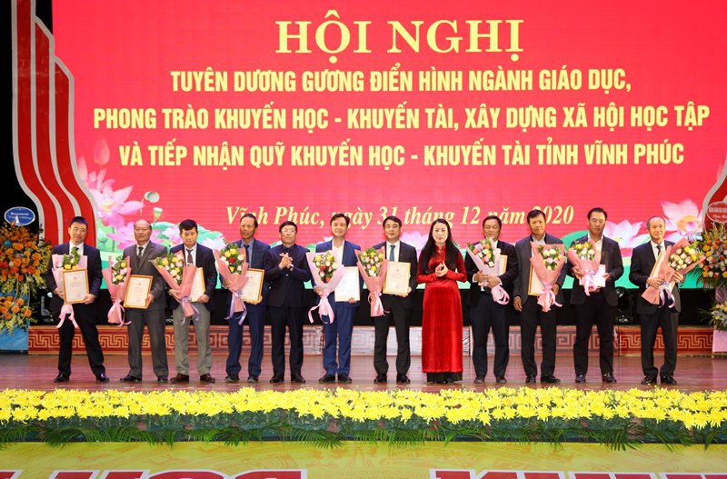 Vĩnh Phúc: Tôn vinh 124 điển hình ngành GD và phong trào khuyến học - khuyến tài - Ảnh minh hoạ 2