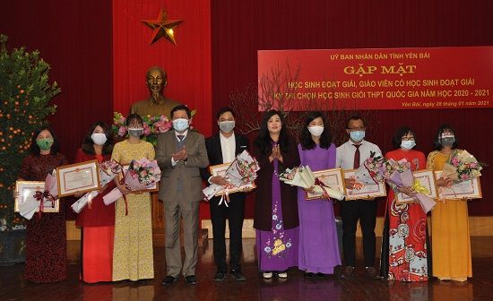 Yên Bái: Khen thưởng học sinh giỏi THPT Quốc gia năm học 2020 - 2021 - Ảnh minh hoạ 2