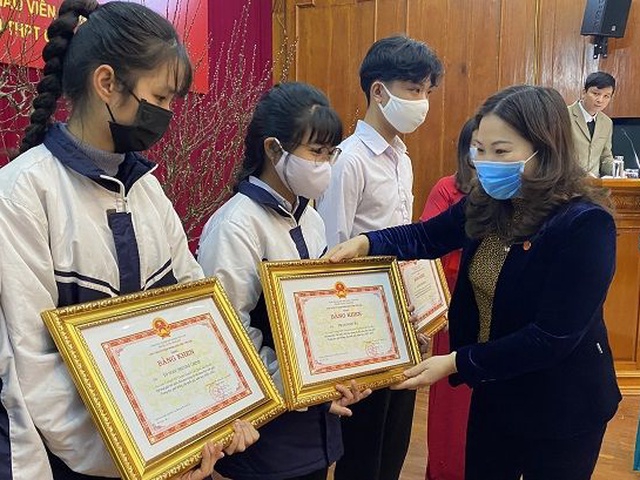 Yên Bái: Khen thưởng học sinh giỏi THPT Quốc gia năm học 2020 - 2021