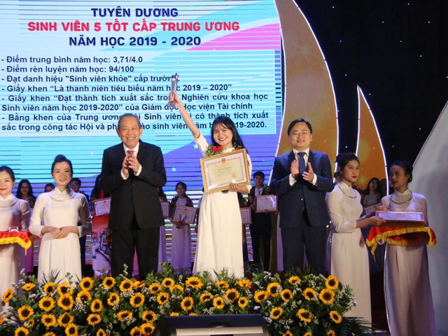 Vinh danh Sinh viên 5 tốt cấp Trung ương và Sao tháng giêng năm 2020