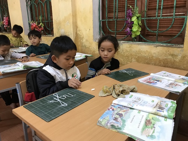 Dạy tiếng Việt cho HS dân tộc: Hút người học bằng cách làm hay