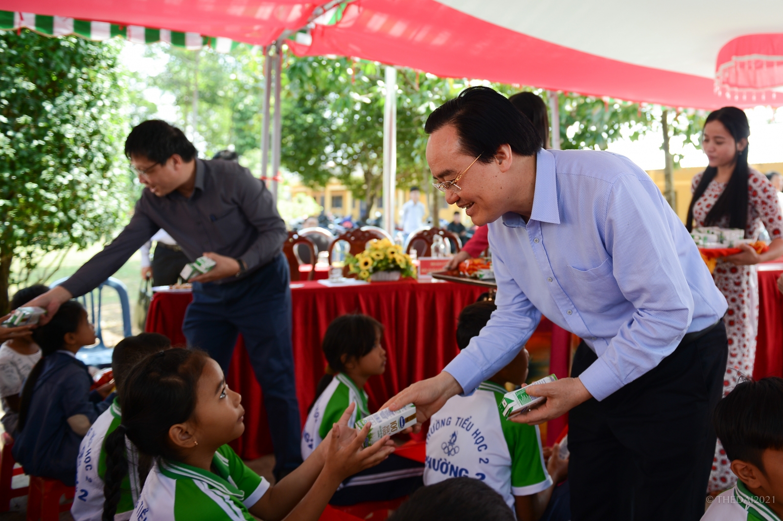 Bộ trưởng Phùng Xuân Nhạ trao quà “Điều ước cho em” tới học sinh Sóc Trăng - Ảnh minh hoạ 8