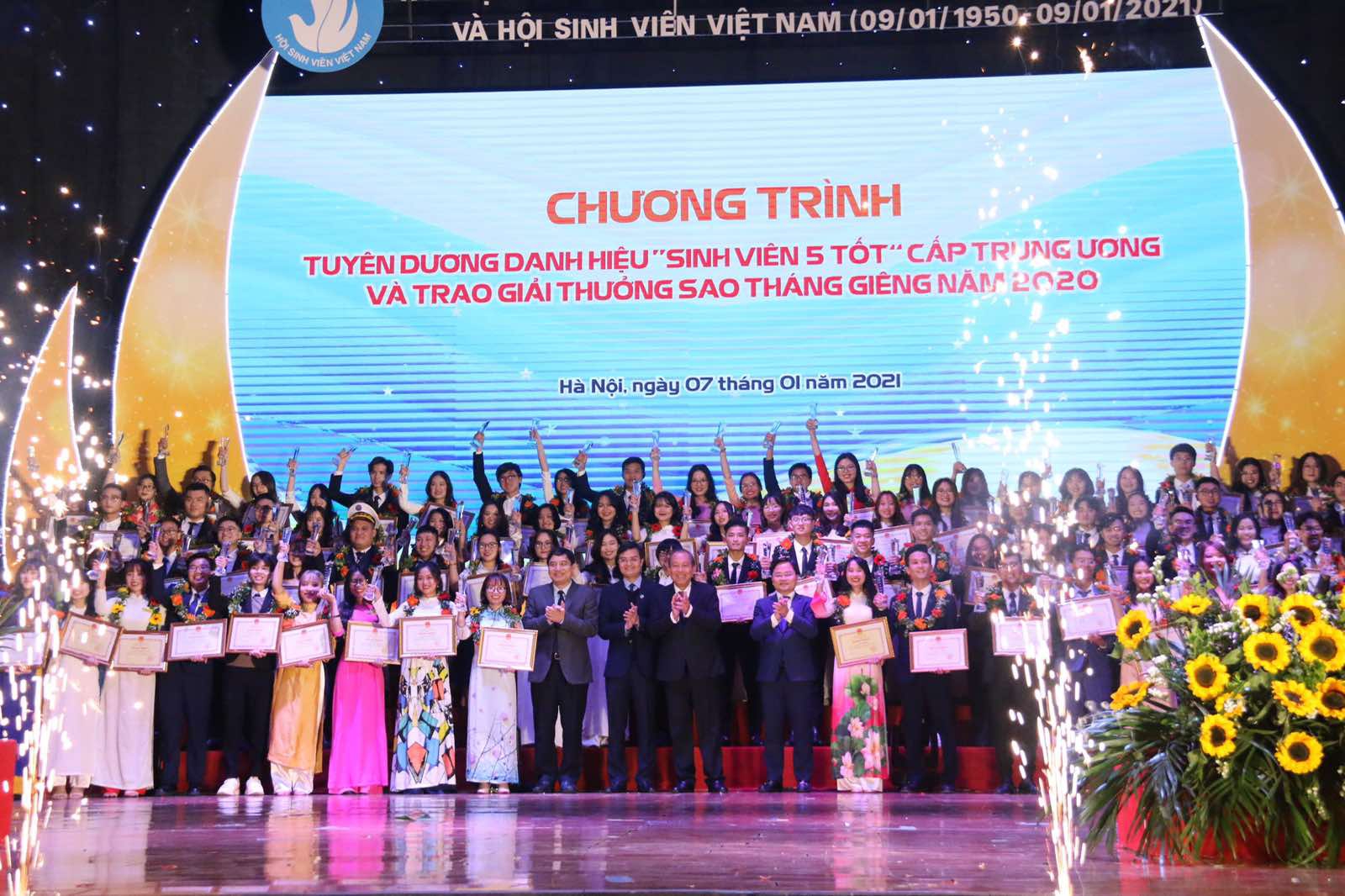 Vinh danh Sinh viên 5 tốt cấp Trung ương và Sao tháng giêng năm 2020 - Ảnh minh hoạ 2