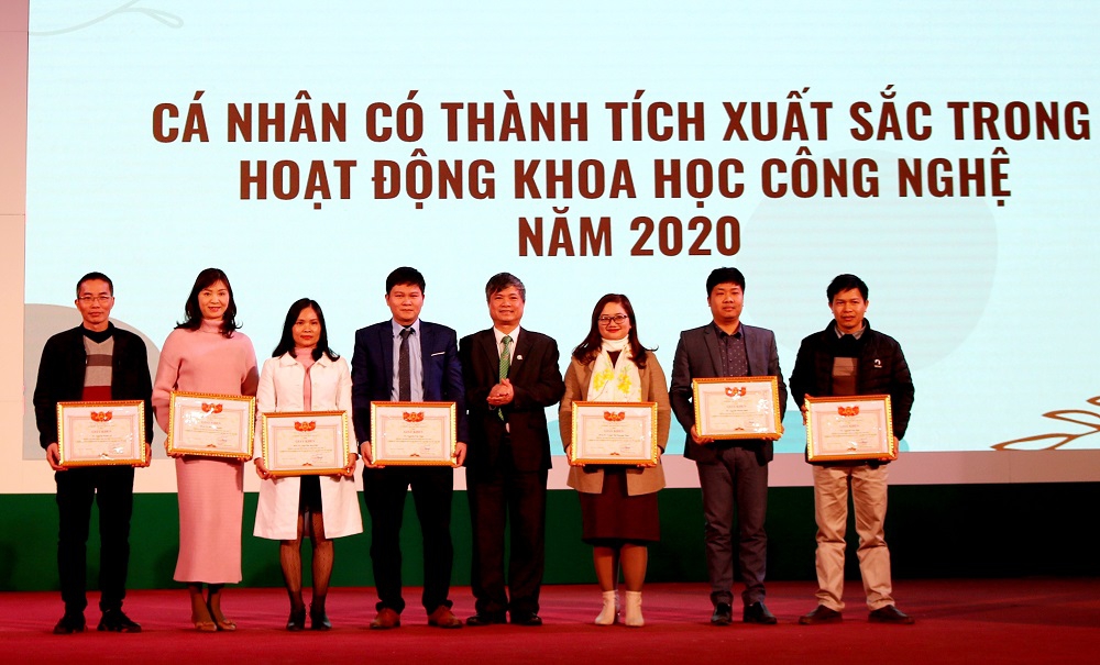 Đại học Thái Nguyên: Tuyên dương nhà khoa học tài năng và tâm huyết - Ảnh minh hoạ 4