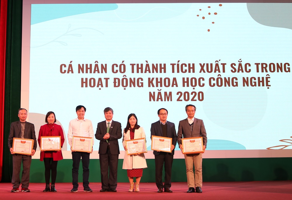 Đại học Thái Nguyên: Tuyên dương nhà khoa học tài năng và tâm huyết - Ảnh minh hoạ 5