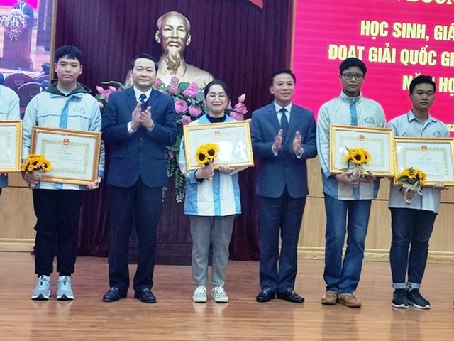 Thanh Hóa: Thưởng gần 600 triệu đồng học sinh, GV có HS đoạt giải quốc gia THPT