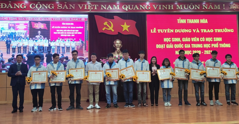 Thanh Hóa: Thưởng gần 600 triệu đồng học sinh, GV có HS đoạt giải quốc gia THPT - Ảnh minh hoạ 3