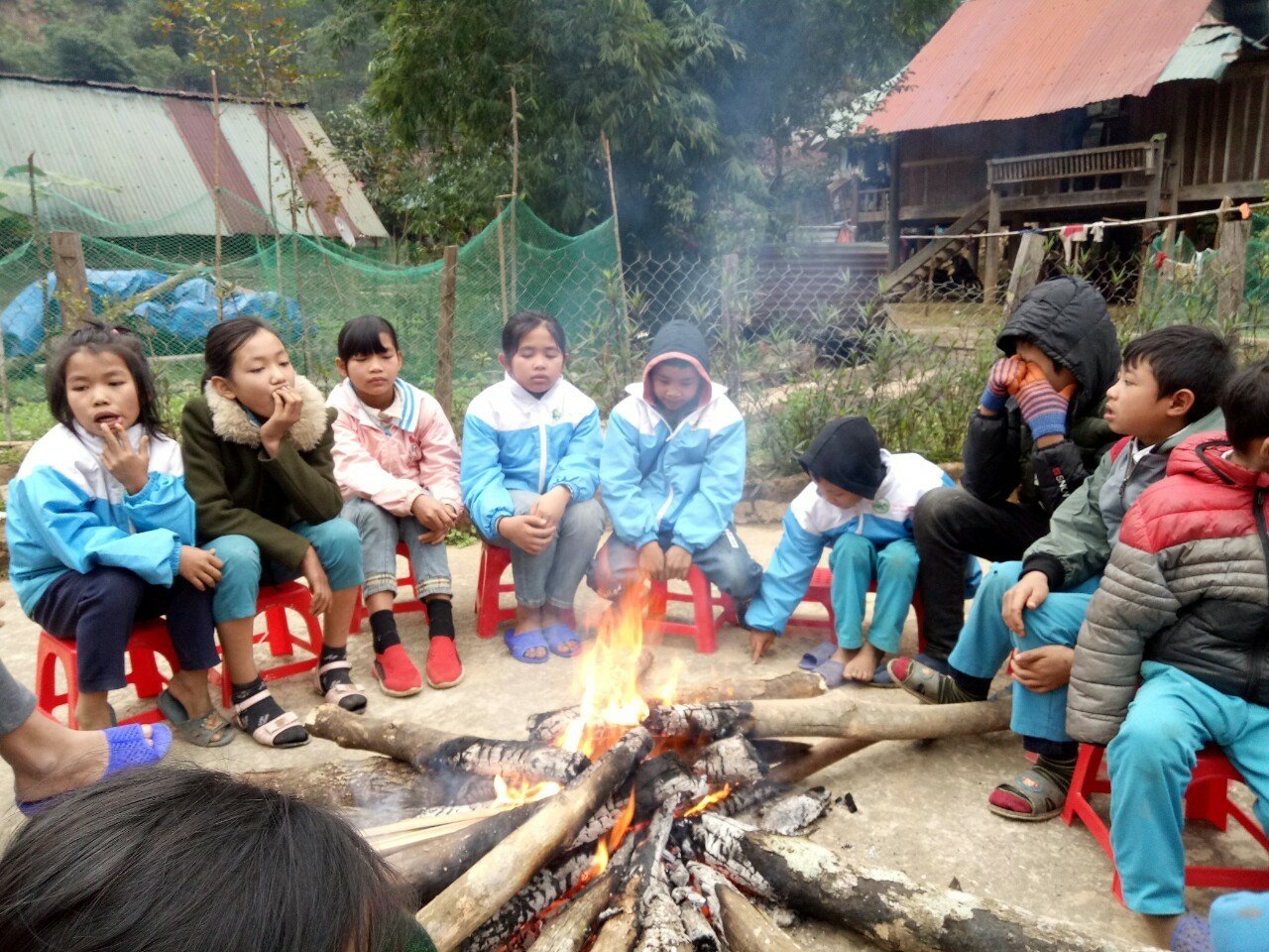 Nghệ An: Giữ học sinh bán trú ở lại trường tránh rét - Ảnh minh hoạ 3