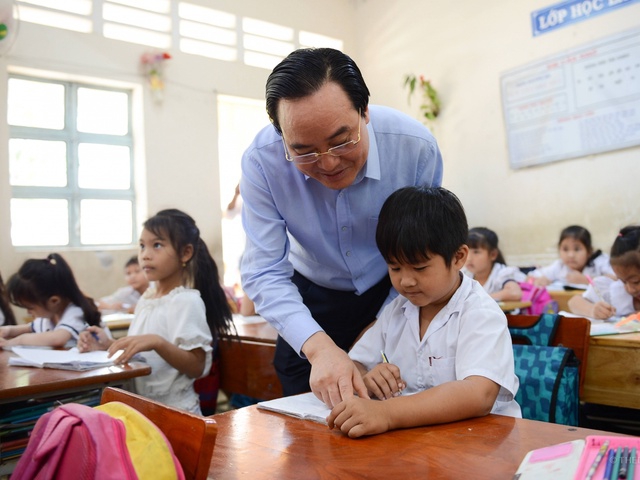 Bộ trưởng Phùng Xuân Nhạ nắm bắt việc triển khai CTGDPT mới tại Sóc Trăng