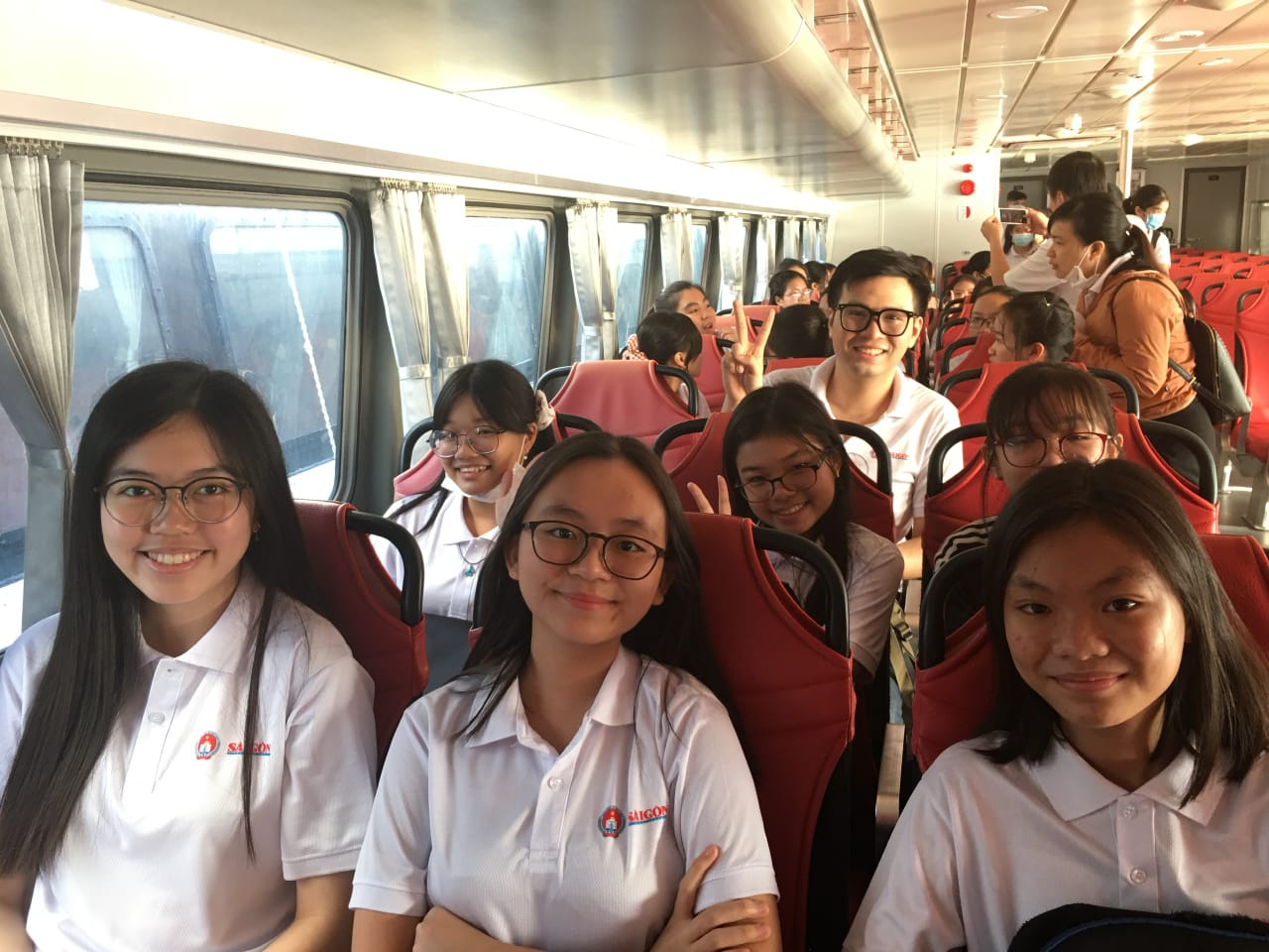 Trải nghiệm đi tàu cao tốc trên sông Sài Gòn khơi cảm hứng văn chương - Ảnh minh hoạ 3