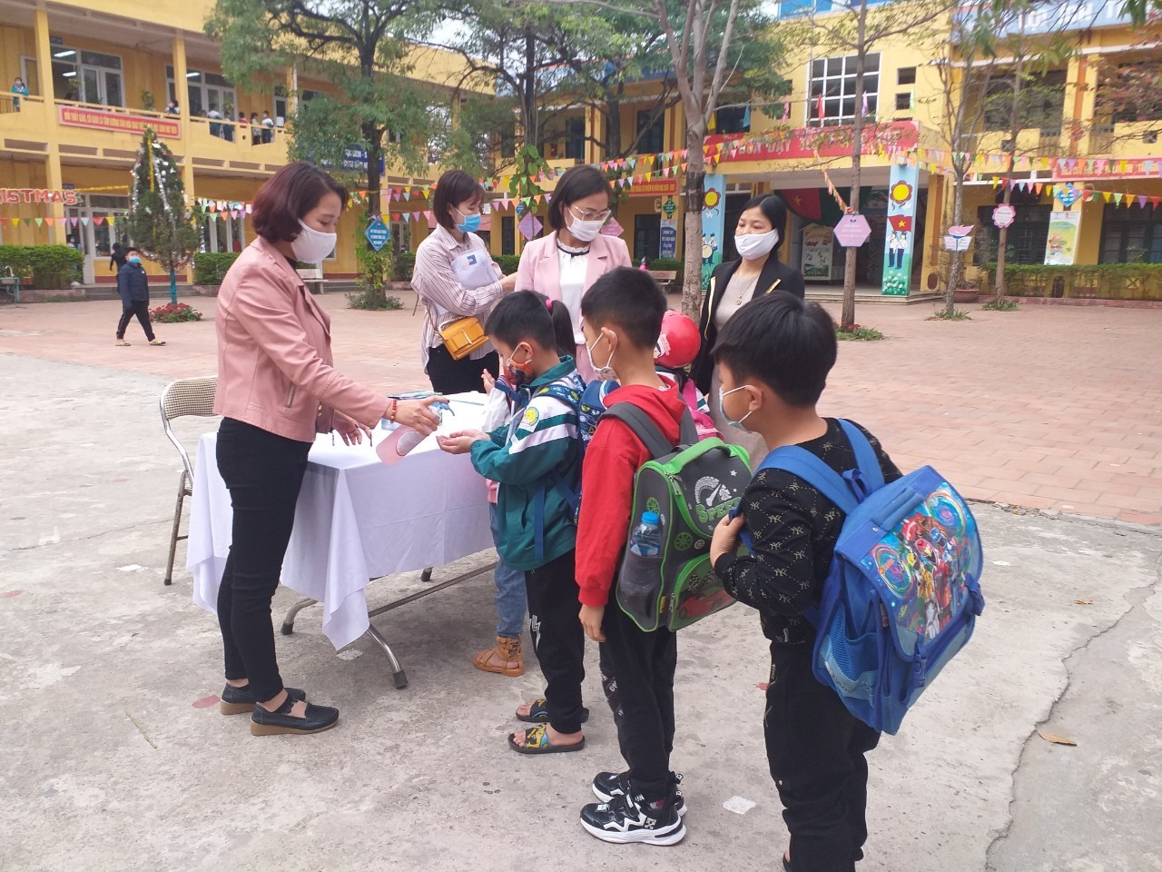 Bắc Giang giám sát chặt chẽ công tác phòng dịch trong trường học - Ảnh minh hoạ 4
