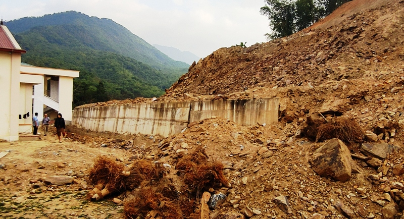 Thanh Hóa: Học sinh sơ tán khi đất đá nứt toác đe dọa đè sập một ngôi trường - Ảnh minh hoạ 2