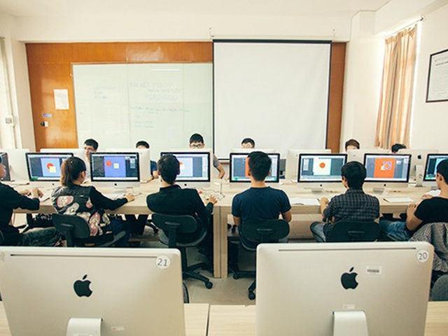 Trường ĐH Duy Tân giải thích việc SV vừa học tập trung vừa học online