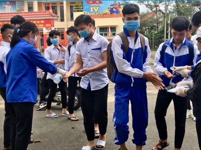 UBND tỉnh Lâm Đồng cho phép học sinh đi học trở lại