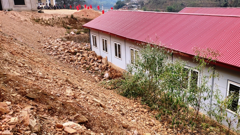 Thanh Hóa: Phó Chủ tịch tỉnh kiểm tra vụ sạt lở ta-luy đe dọa trường học - Ảnh minh hoạ 3