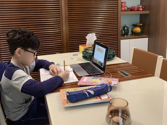 Hà Nội ngày đầu dạy trực tuyến: Không gây căng thẳng cho học sinh