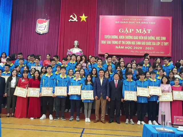 Phú Thọ: Khen thưởng giáo viên bồi dưỡng, học sinh giỏi quốc gia