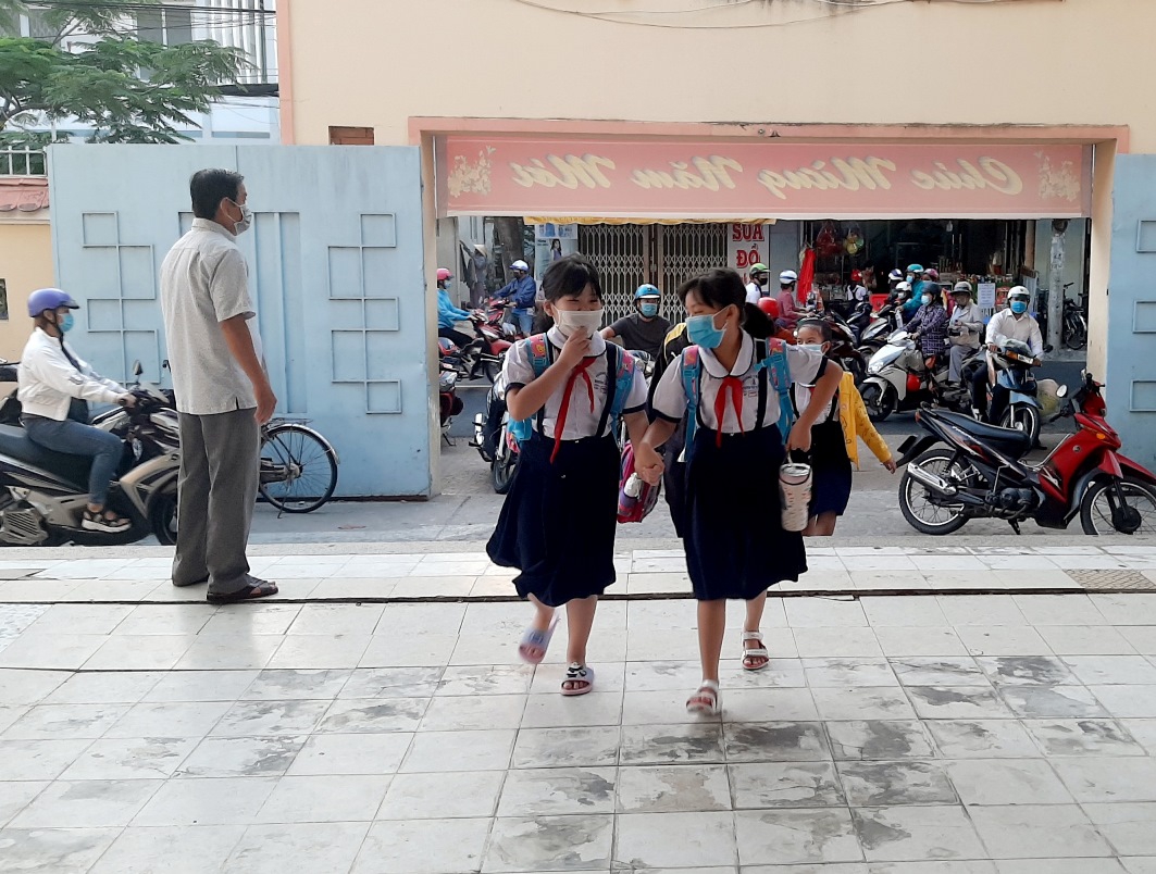 Sóc Trăng: Nghiêm túc phòng dịch trong ngày đầu trở lại trường - Ảnh minh hoạ 4