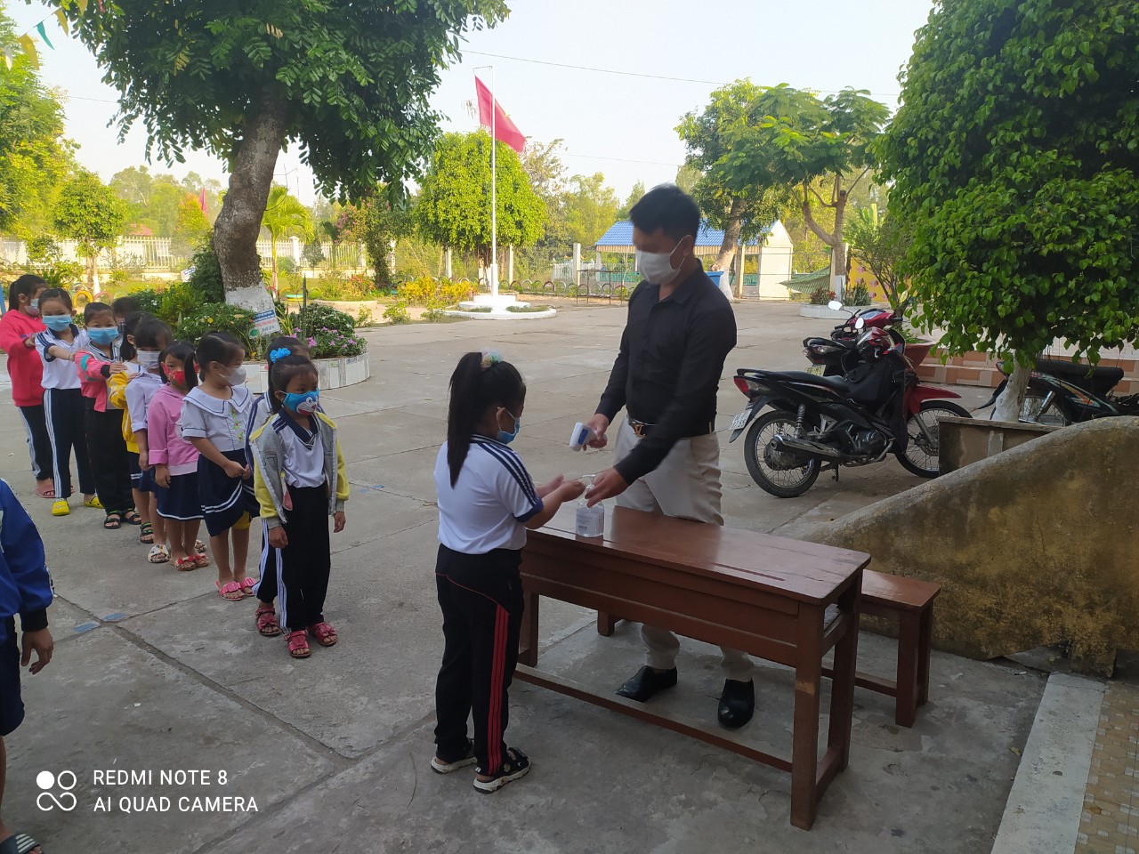 Đồng bằng sông Cửu Long: Siết chặt phòng dịch ngày đầu tiên trở lại trường - Ảnh minh hoạ 7