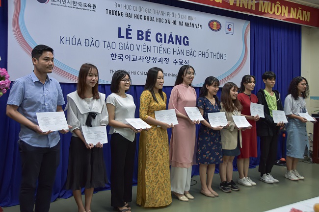 25 học viên xuất sắc nhận chứng chỉ giáo viên tiếng Hàn