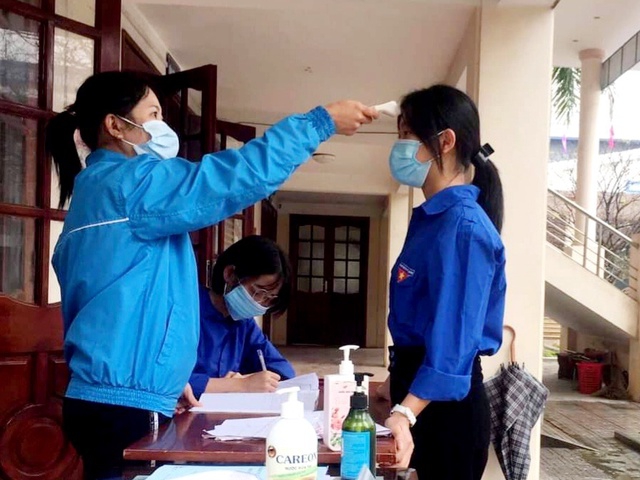 Thái Nguyên: Hướng dẫn học sinh đeo khẩu trang trong lớp học