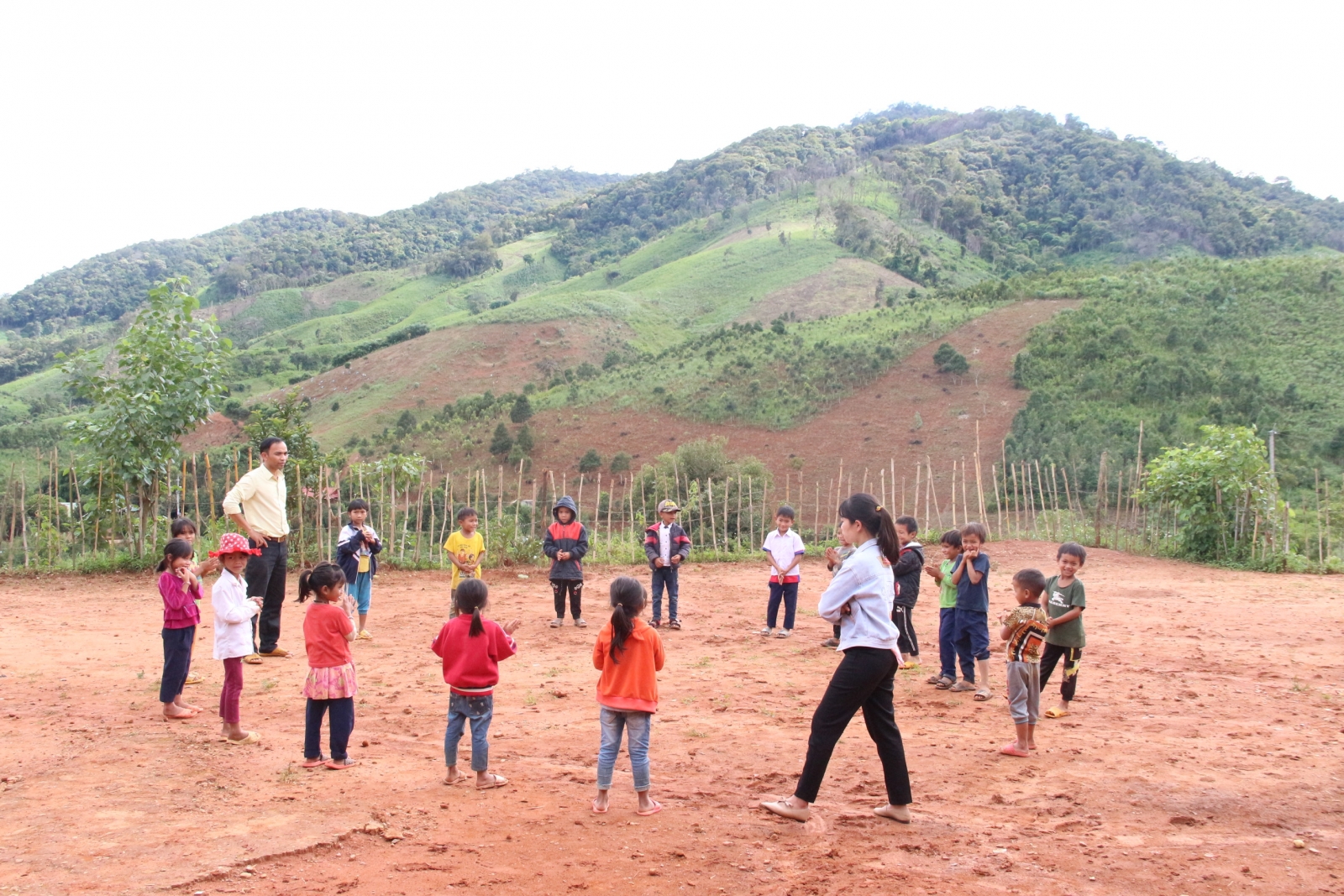 Kon Tum lựa chọn SGK lớp 2, lớp 6: Phù hợp với điều kiện địa phương - Ảnh minh hoạ 2