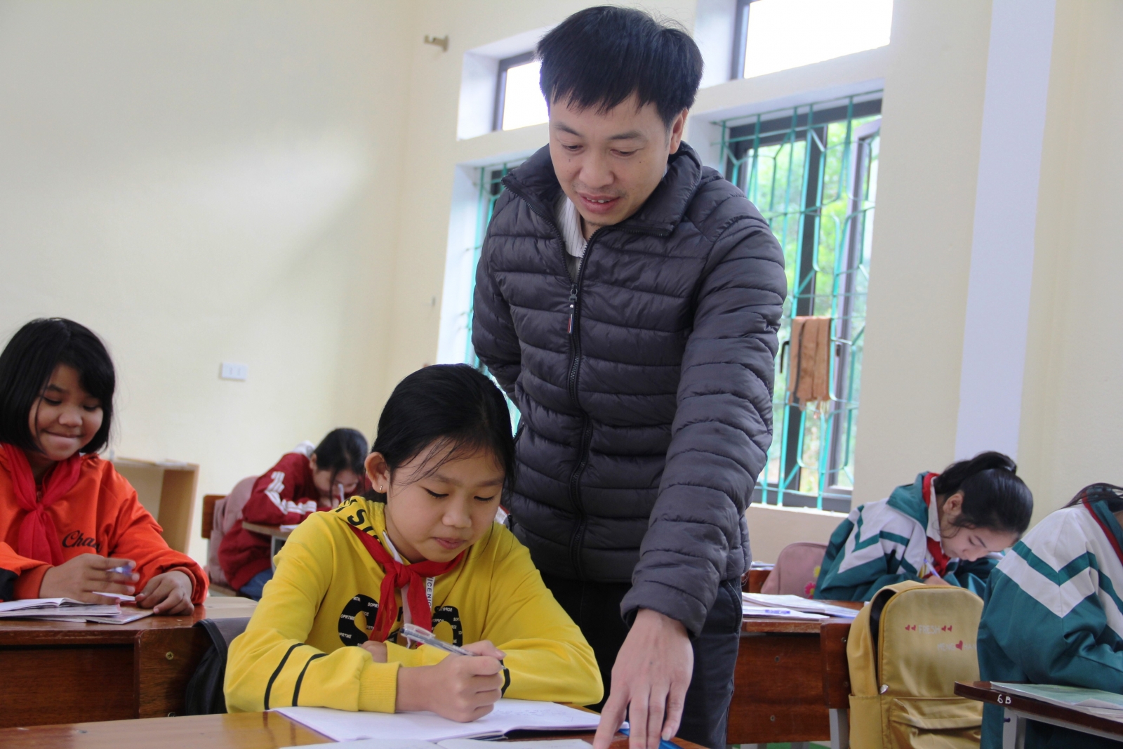 Chức danh nghề nghiệp giáo viên Hà Tĩnh: Tăng lương ít nhất từ 0,01% trở lên - Ảnh minh hoạ 4