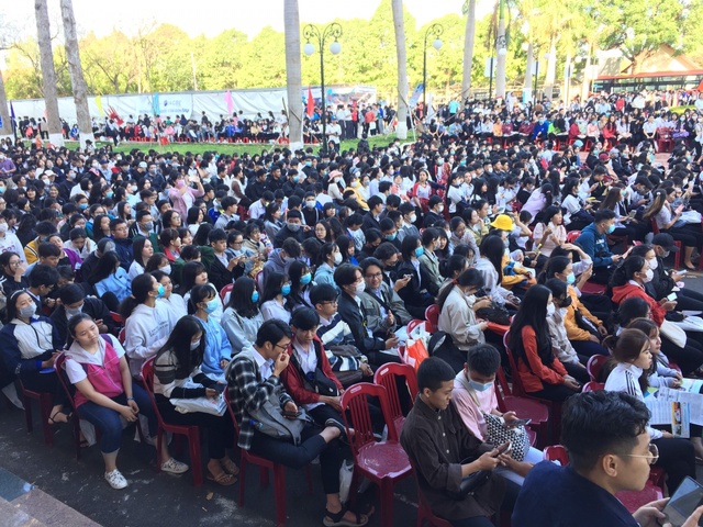 Đắk Lắk: Hơn 6.000 học sinh tham dự ngày Hội tư vấn tuyển sinh năm 2021