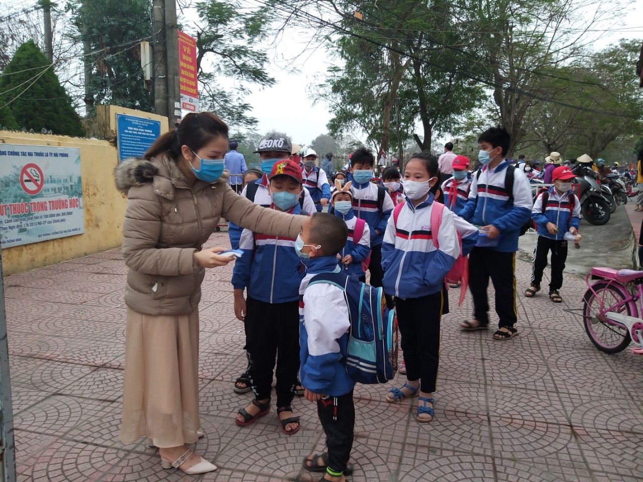 Học sinh Hải Phòng vui mừng trở lại trường sau kỳ nghỉ rất dài phòng dịch - Ảnh minh hoạ 9