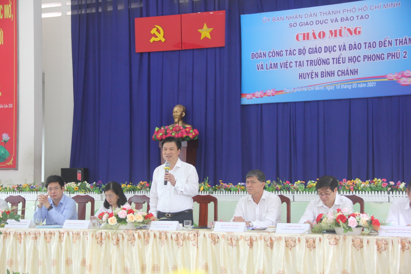 Thứ trưởng Nguyễn Hữu Độ khảo sát thực hiện chương trình GDPT 2018 tại TPHCM - Ảnh minh hoạ 3