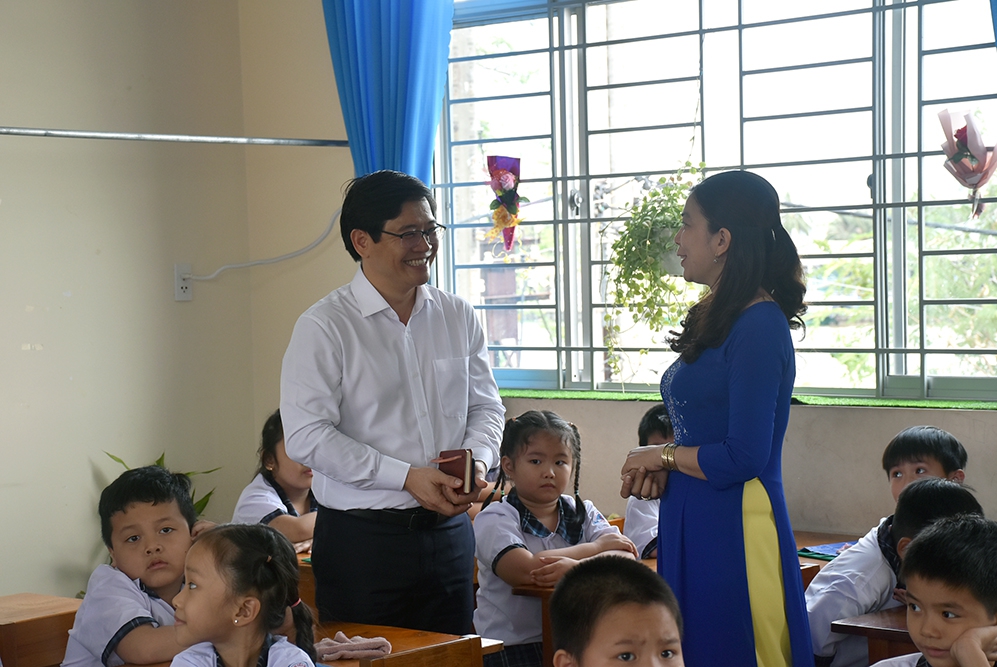 Thứ trưởng Nguyễn Hữu Độ thị sát thực hiện CTGDPT mới tại Long An - Ảnh minh hoạ 4